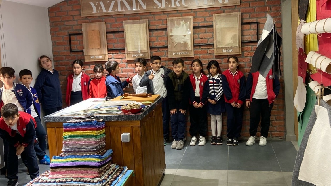 ÖĞRENCİLERİMİZİN KAĞIT ATÖLYESİ GEZİSİNDEN